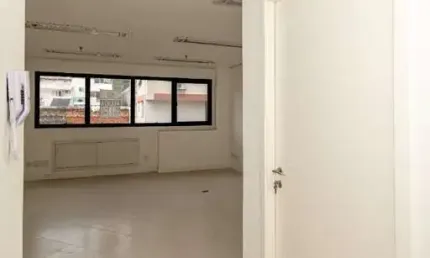 Sala comercial para alugar na Avenida Luiz Manoel Gonzaga, 351, Três Figueiras, Porto Alegre