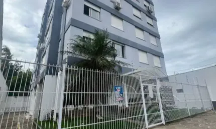 Cobertura semímobiliada no coração do bairro Menino Deus, em Porto Alegre a vend