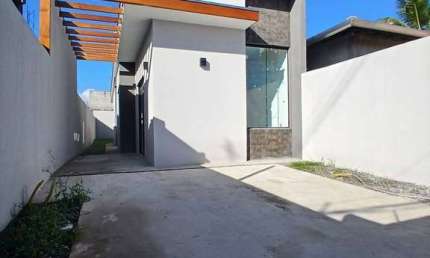 Casa de 60m2 com 2 dormitórios no bairro GOLFINHO por R$380.000.00