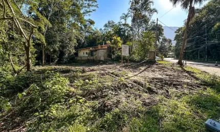 Terreno à venda na Rua dos Manacás, Park Imperial, Caraguatatuba