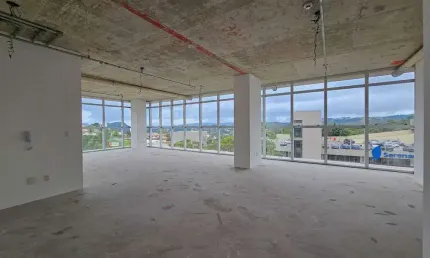 Sala Comercial com vista panorâmica no Conartes Tower!