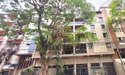 A329 Amplo apartamento com 3 quartos e 2 vagas de garagem, Centro- Nova Friburgo-RJ