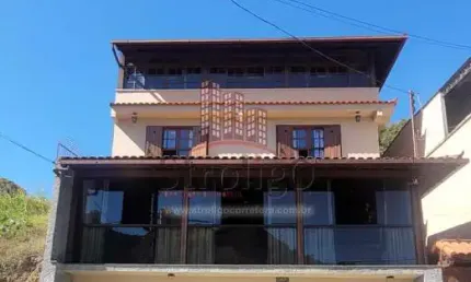 C524 Prédio com 3 casas Vila Amélia, Nova Friburgo-RJ