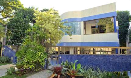Casa à Venda – Condomínio QUINTAS DO CANDEAL - HORTO FLORESTAL | 583m² Construídos | 636m² de Terreno | 4 Suítes + Gabinete + Espaço Multiuso no Subsolo com Piscina e área pra eventos | Nascente