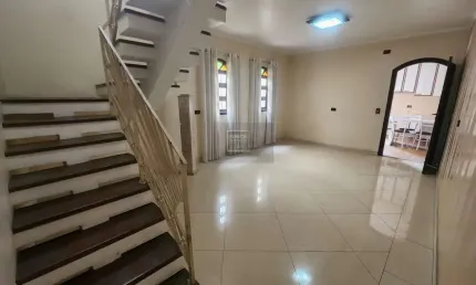 Sobrado com 3 Quartos e 4 banheiros à Venda, 200 m² | Jd Textil