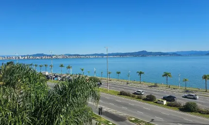 Lindo apartamento frente para beira mar continental Florianópolis.