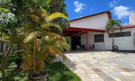 Casa à venda com 4 suítes em Candelária - Natal - RN