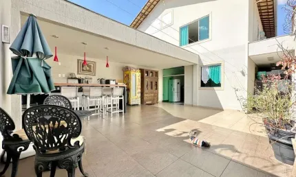 Casa Geminada para Venda em Belo Horizonte, Castelo, 4 dormitórios, 4 banheiros, 4 vagas