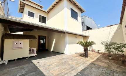 Casa para Venda em Contagem, Parque Recreio, 4 dormitórios, 1 suíte, 5 banheiros, 4 vagas
