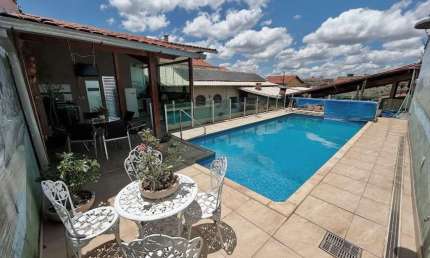 Casa para Venda em Contagem, Jardim Pérola, 4 dormitórios, 1 suíte, 4 banheiros, 10 vagas