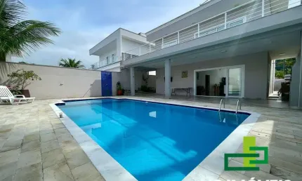 Temporada | Ampla Casa com Piscina no Condomínio Mar Verde.