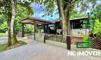 VENDA | CASA EM ESTILO RÚSTICO NO CONDOMÍNIO MAR VERDE.