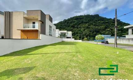 Lote de Esquina à Venda no Condomínio Costa Nova – Caraguatatuba.