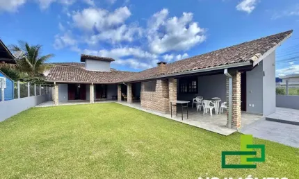 VENDE-SE LINDA CASA NO RESIDENCIAL MAR VERDE – CARAGUATATUBA/SP.