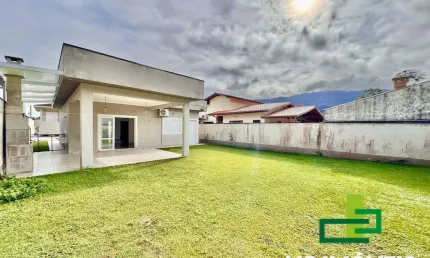 Casa Térrea à Venda no Condomínio Mar Verde – Caraguatatuba/SP.