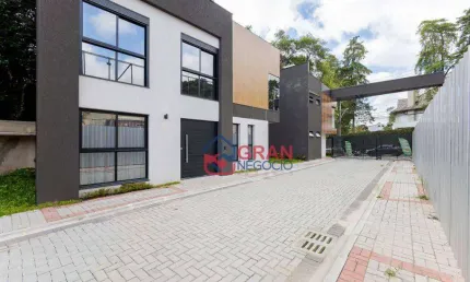 Casa com 3 quartos para alugar na Avenida Cândido Hartmann, 5118, Santa Felicidade, Curitiba