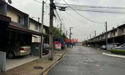 Sobrado com 3 dormitórios à venda no Alto Boqueirão - Curitiba/PR