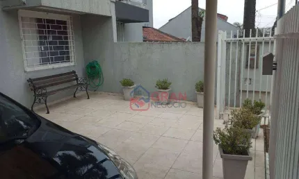 Sobrado à venda no bairro Gralha Azul – Fazenda Rio Grande