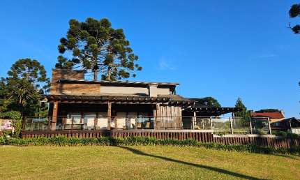 Casa de alto padrão entre araucárias e elegância – Campo Alegre/SC