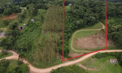 Chácara em altos cedros com 30000m² com área construída.