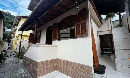 EXCELENTE CASA DE VILA 4 QUARTOS - CENTRO DE NOVA FRIBURGO - R$ 498.000,00