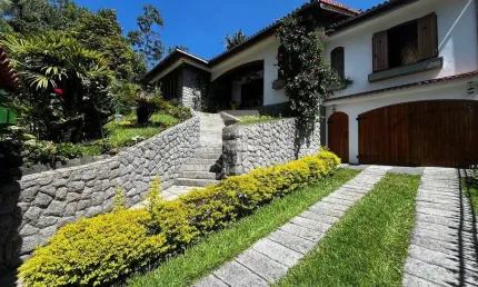 EXCELENTE CASA LINEAR DE 4 QUARTOS - R$ 1.500.000,00 - VALE DOS PINHEIROS - NOVA FRIBURGO