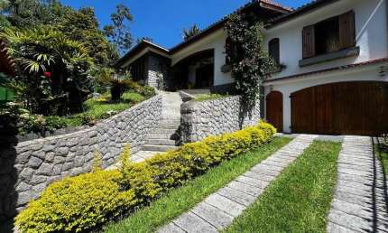 EXCELENTE CASA LINEAR DE 4 QUARTOS - R$ 1.500.000,00 - VALE DOS PINHEIROS - NOVA FRIBURGO