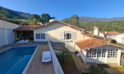 Casa com 3 dormitórios à venda, 260 m² por R$ 1.150.000,00 - Cascatinha - Nova Friburgo/RJ