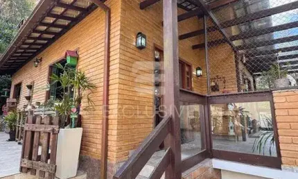 Casa com 3 dormitórios à venda, 200 m² por R$ 720.000,00 - Mury - Nova Friburgo/RJ