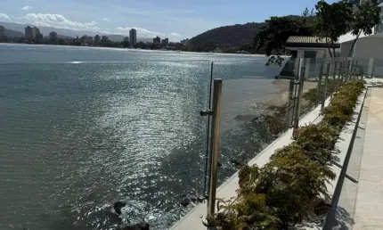 Casa a venda condomínio Península Guarujá com píer 3 suites