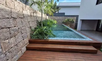 Sobrado para venda possui 364 metros quadrados com 4 quartos