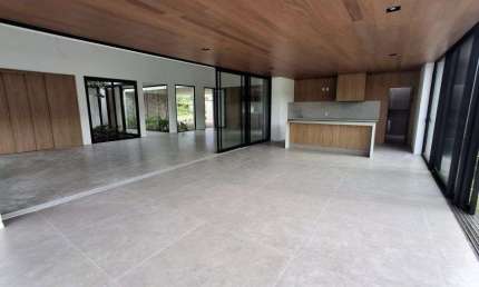 Térrea para venda tem 50074 metros quadrados com 4 quartos