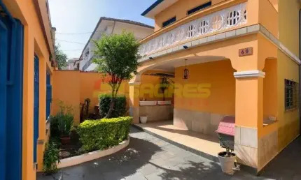 Sobrado, 326m² Área total e 180m² Área Construída por R$ 10.600,00 Locação e R$ 1.500.000,00 Venda