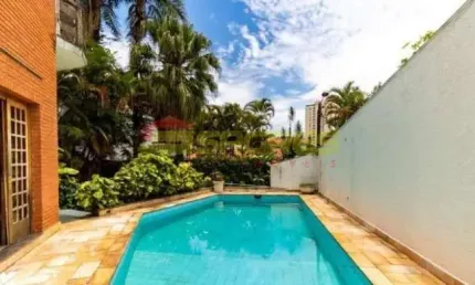 Sobrado em condomínio com 04 Dormitórios, Barro Branco por: R$ 7.850,00
