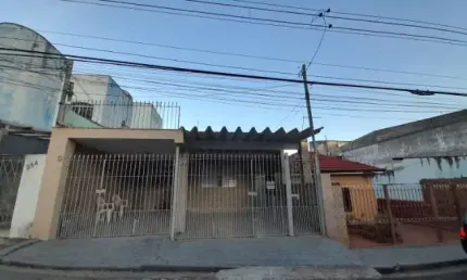 Casa Térrea com 4 Quartos à Venda, 240m² por R$ 900.000