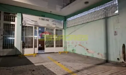 Casa comercial para alugar na Rua Tanque Velho, 184, Vila Nivi, São Paulo