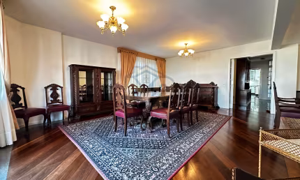 Apartamento com 4 quartos para alugar no Cabral, Curitiba 