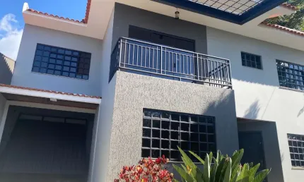 Sobrado com 05 quartos para alugar -Cascavel - Universitário