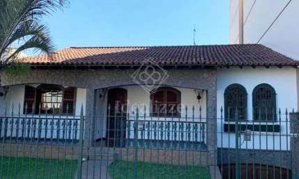 Casa para Venda em Volta Redonda / RJ no bairro Laranjal