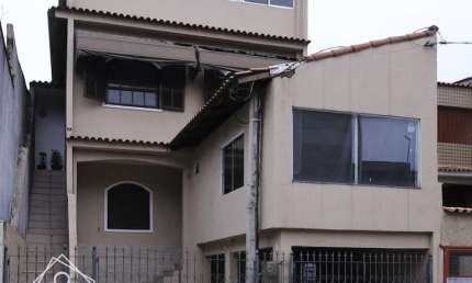 Casa para Venda em Volta Redonda / RJ no bairro Aterrado