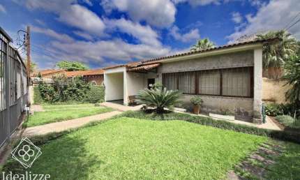 Casa para Venda em Volta Redonda / RJ no bairro Laranjal