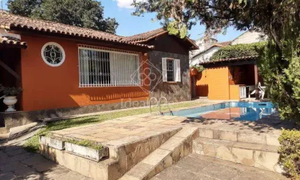 Casa para Venda em Volta Redonda / RJ no bairro Vila Santa Cecília