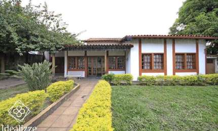 Casa para Venda em Volta Redonda / RJ no bairro Laranjal