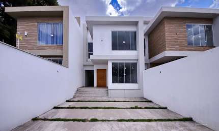 Casa Nova e Moderna no Laranjal, Volta Redonda/RJ – 3 Quartos, Área Gourmet e Quintal Espaçoso.