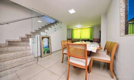 Casa para Venda em Volta Redonda / RJ no bairro Vila Mury