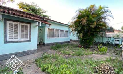 Casa para Venda em Volta Redonda / RJ no bairro Laranjal