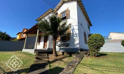 Casa para Venda em Volta Redonda / RJ no bairro Laranjal