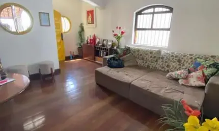 Casa para Venda em Volta Redonda / RJ no bairro Jardim Amália