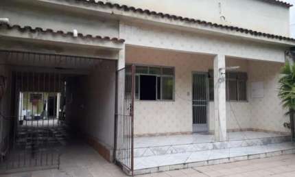 Casa para Venda em Volta Redonda / RJ no bairro Sessenta