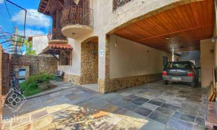 Casa para Venda em Volta Redonda / RJ no bairro Jardim Veneza